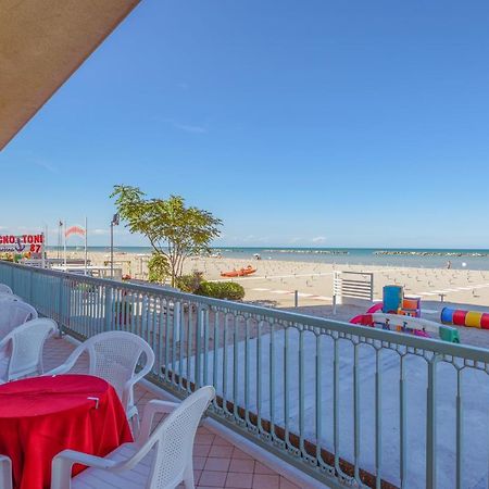 Hotel Majestic Bellaria-Igea Marina Bagian luar foto