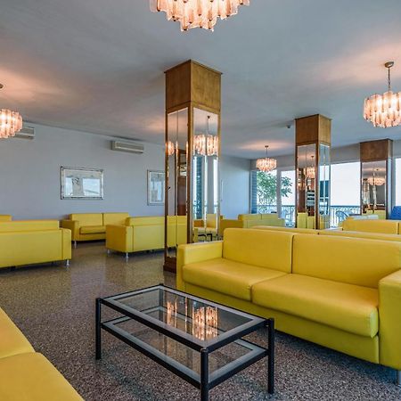 Hotel Majestic Bellaria-Igea Marina Bagian luar foto