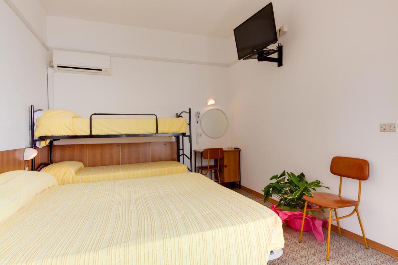 Hotel Majestic Bellaria-Igea Marina Bagian luar foto