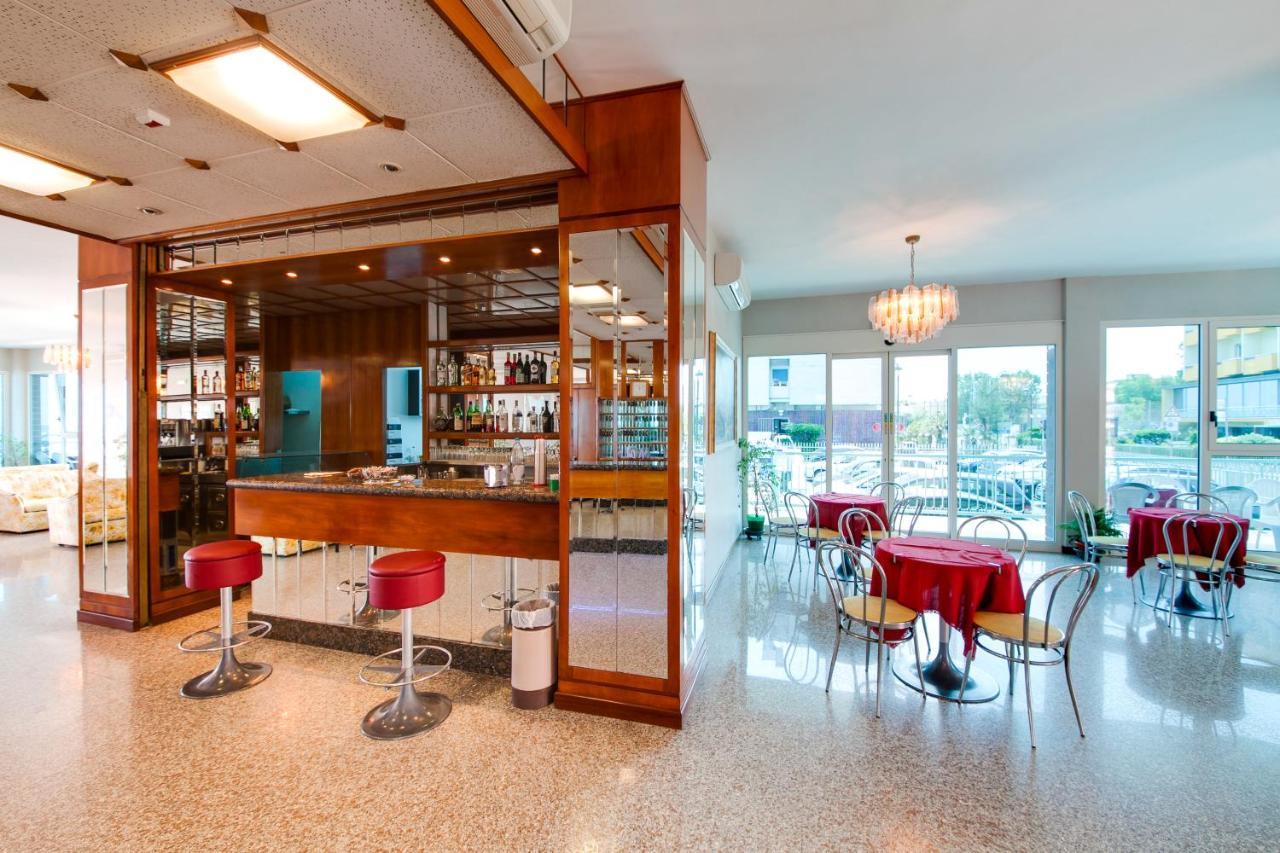 Hotel Majestic Bellaria-Igea Marina Bagian luar foto