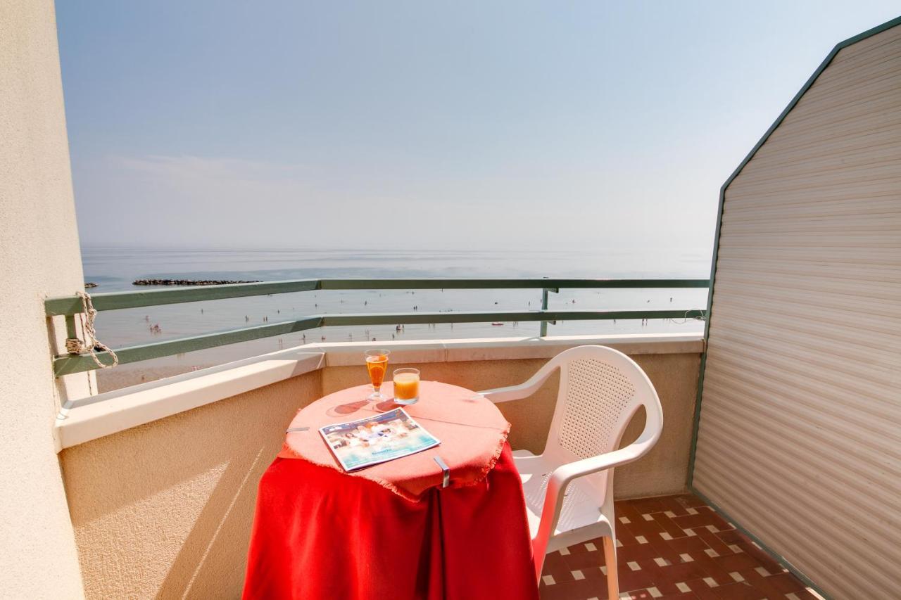 Hotel Majestic Bellaria-Igea Marina Bagian luar foto