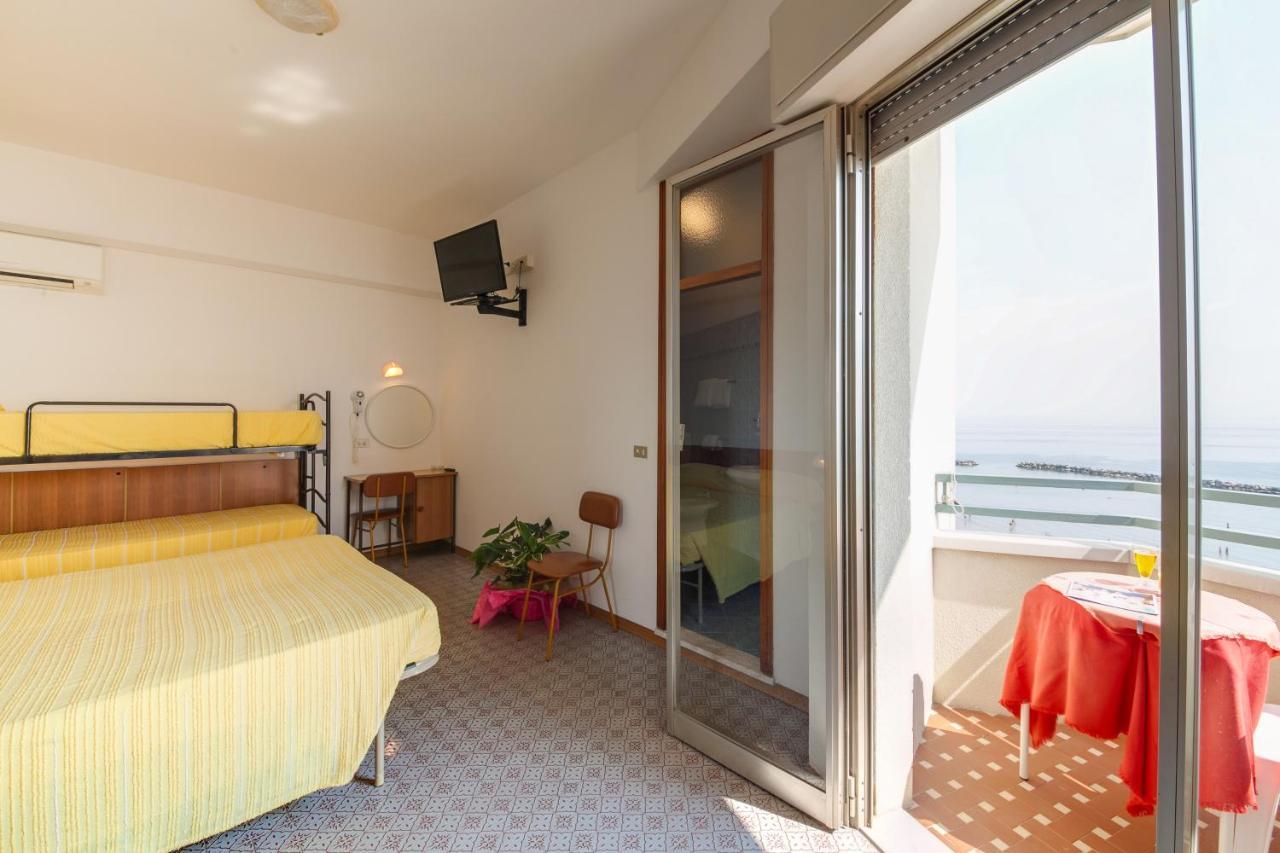 Hotel Majestic Bellaria-Igea Marina Bagian luar foto