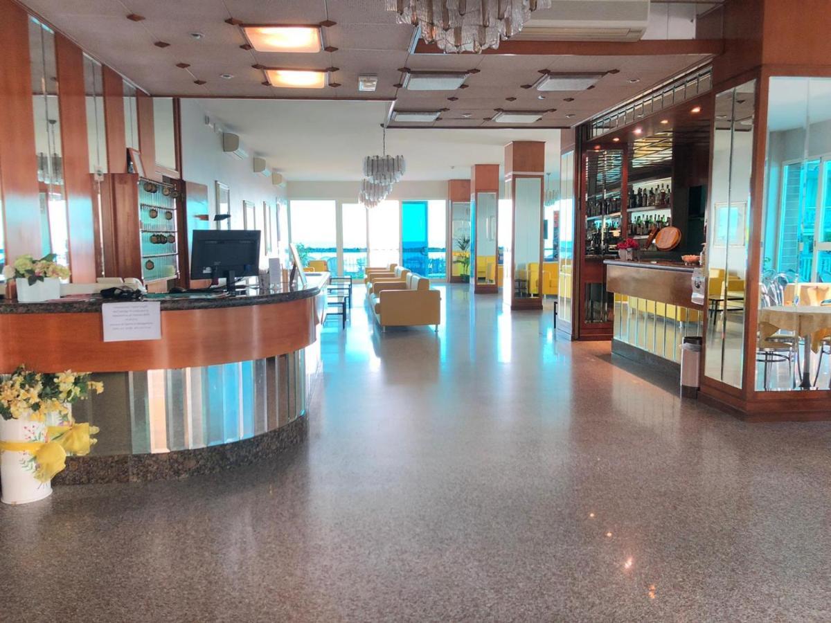 Hotel Majestic Bellaria-Igea Marina Bagian luar foto