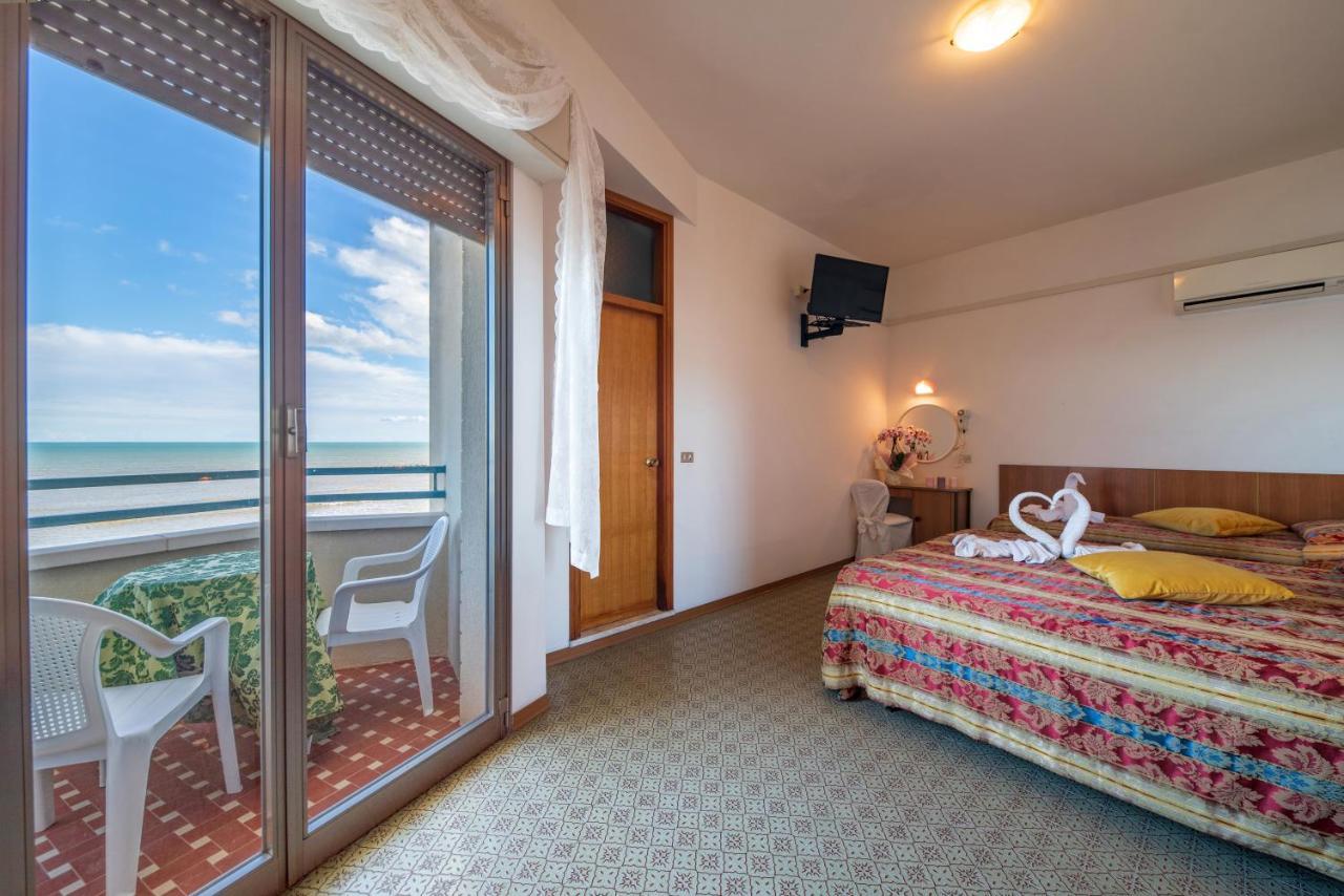 Hotel Majestic Bellaria-Igea Marina Bagian luar foto