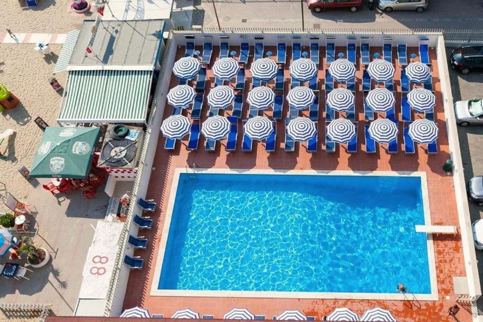 Hotel Majestic Bellaria-Igea Marina Bagian luar foto