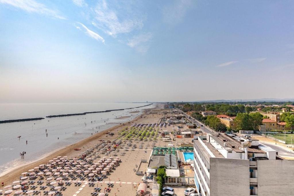 Hotel Majestic Bellaria-Igea Marina Bagian luar foto