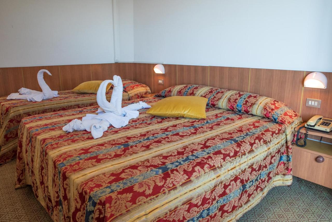 Hotel Majestic Bellaria-Igea Marina Bagian luar foto