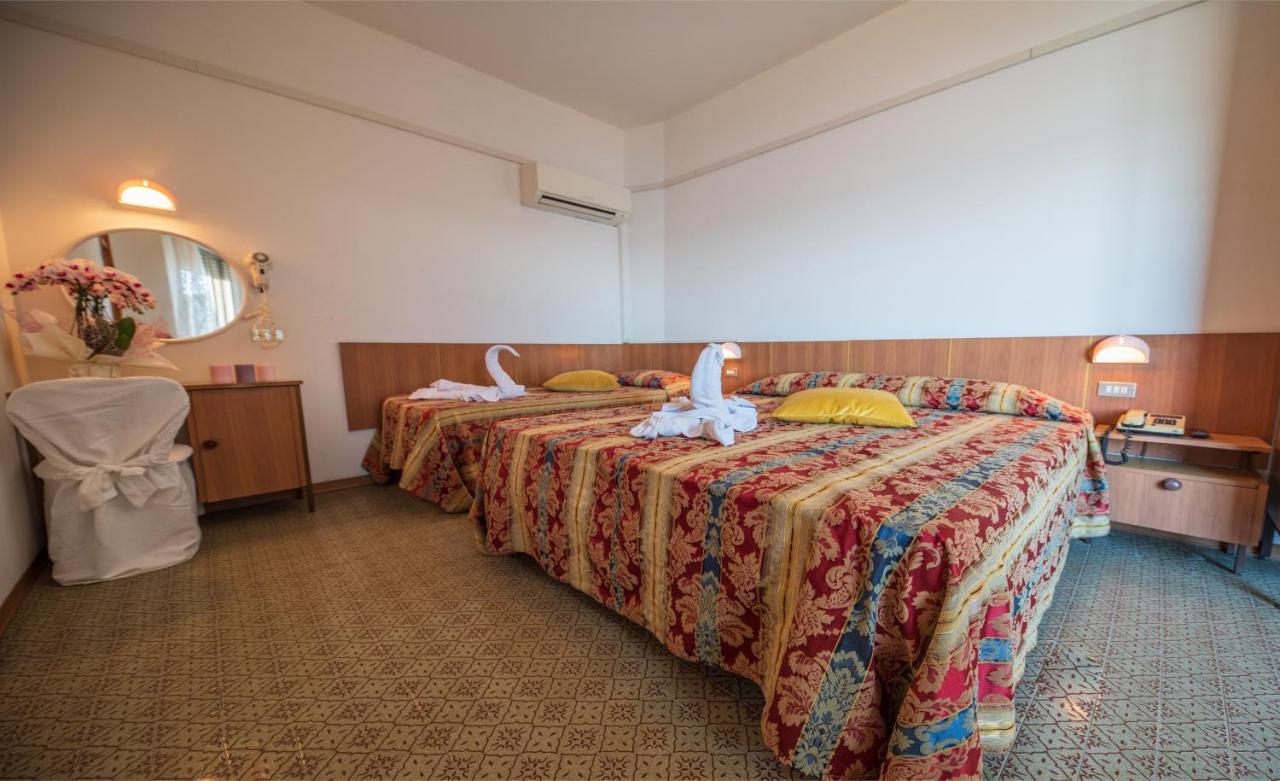 Hotel Majestic Bellaria-Igea Marina Bagian luar foto