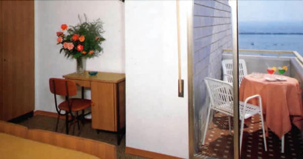 Hotel Majestic Bellaria-Igea Marina Bagian luar foto
