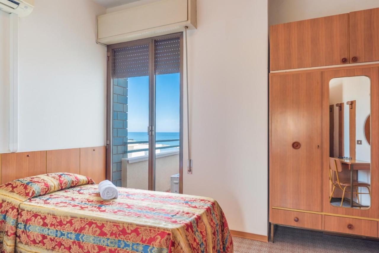 Hotel Majestic Bellaria-Igea Marina Bagian luar foto