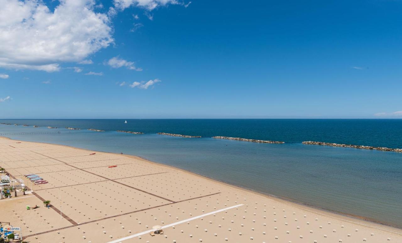 Hotel Majestic Bellaria-Igea Marina Bagian luar foto