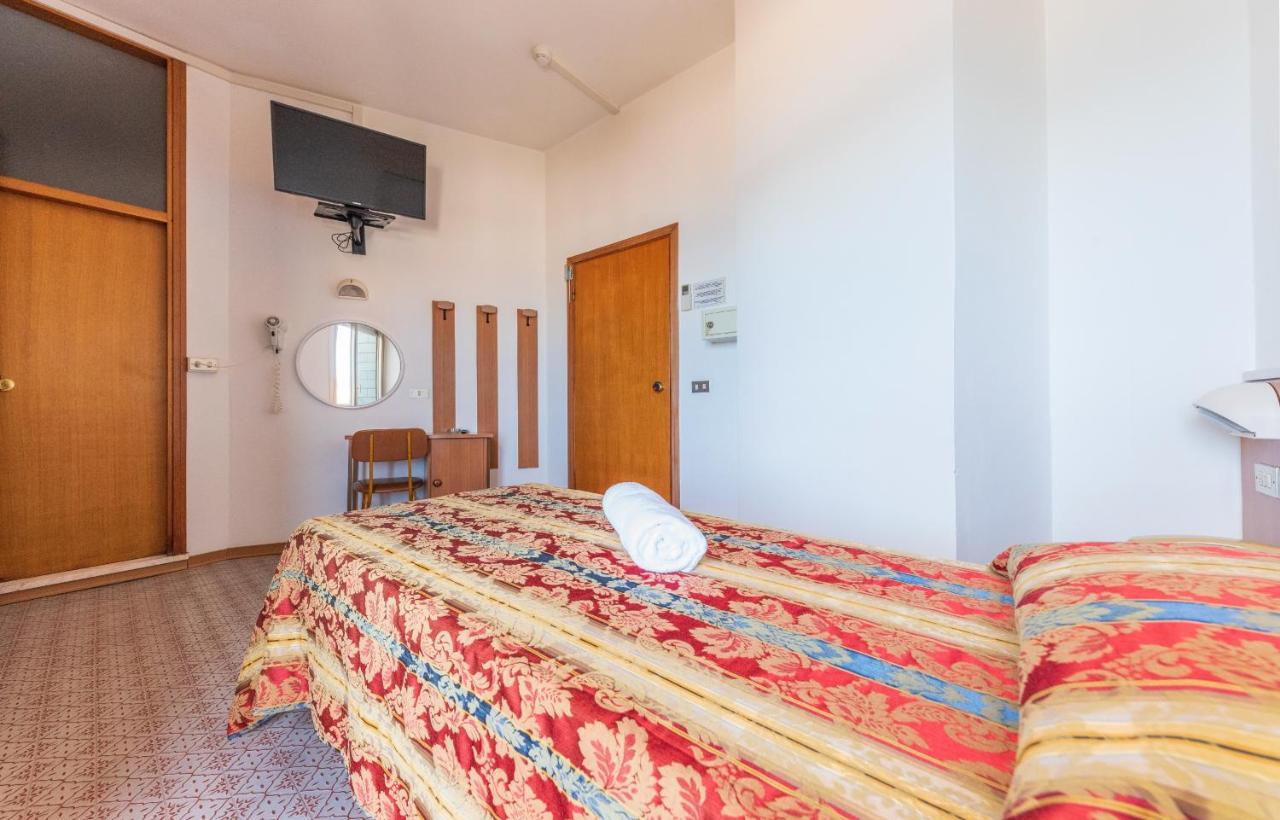 Hotel Majestic Bellaria-Igea Marina Bagian luar foto