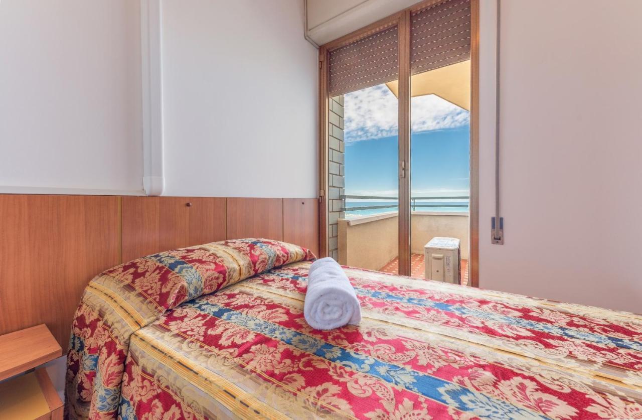 Hotel Majestic Bellaria-Igea Marina Bagian luar foto