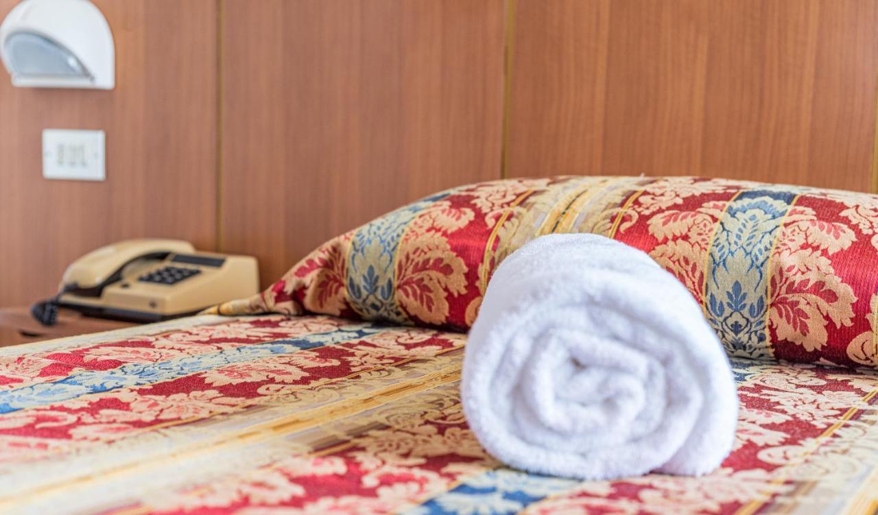 Hotel Majestic Bellaria-Igea Marina Bagian luar foto