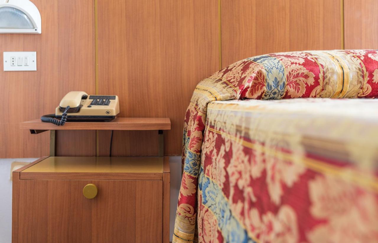 Hotel Majestic Bellaria-Igea Marina Bagian luar foto