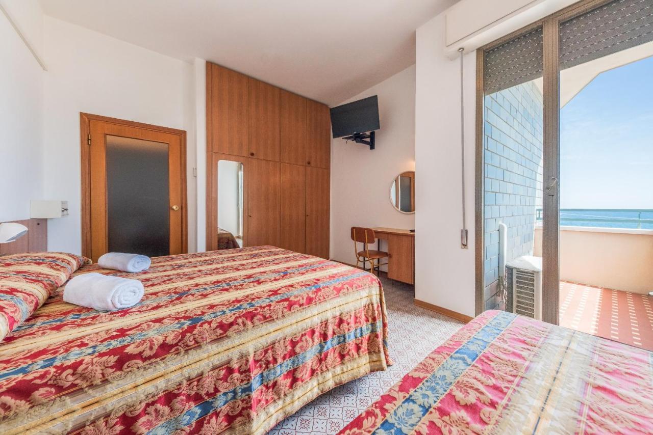 Hotel Majestic Bellaria-Igea Marina Bagian luar foto