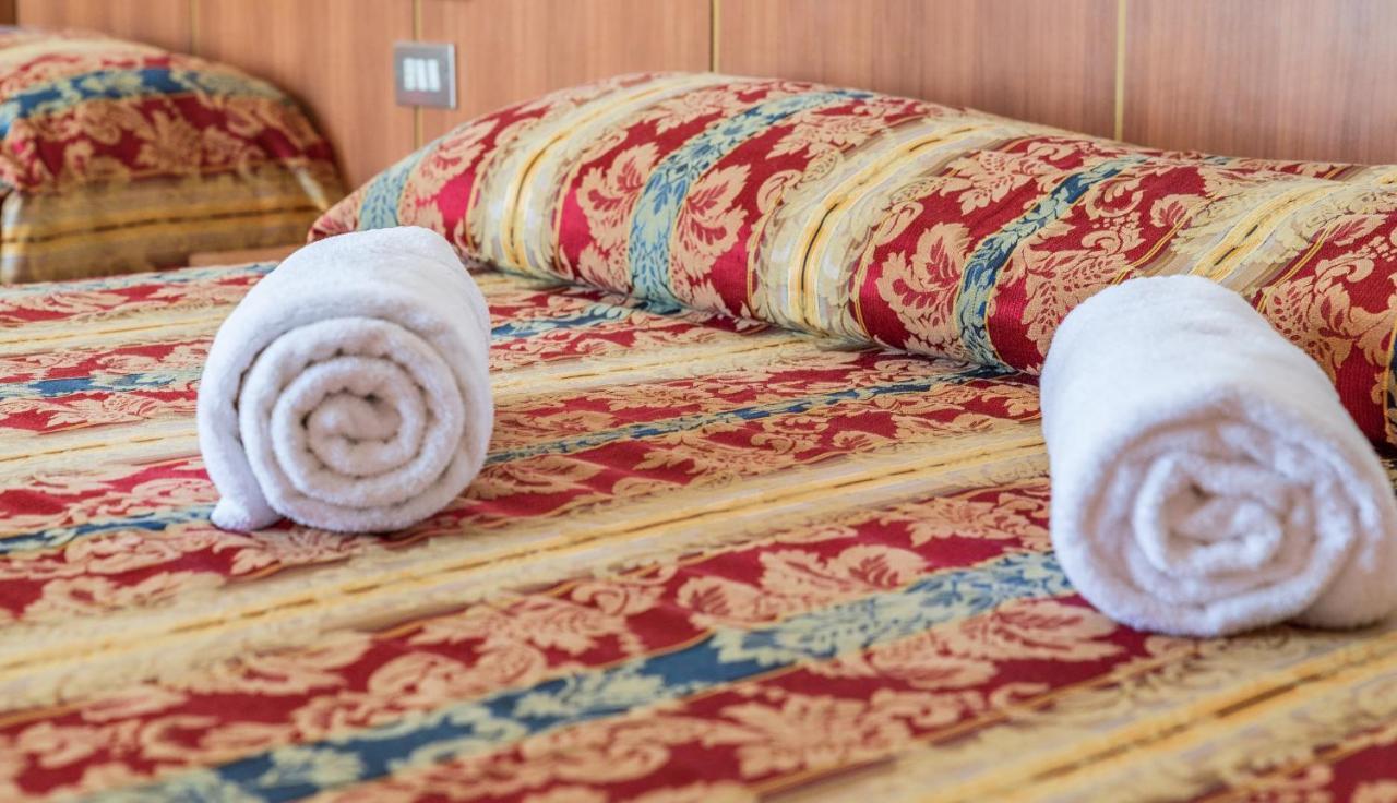 Hotel Majestic Bellaria-Igea Marina Bagian luar foto
