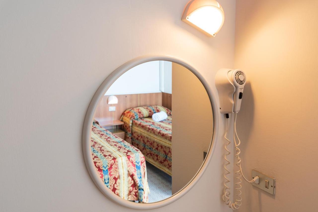 Hotel Majestic Bellaria-Igea Marina Bagian luar foto