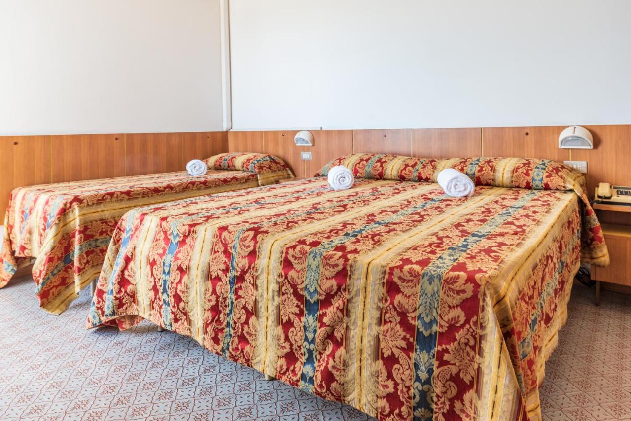 Hotel Majestic Bellaria-Igea Marina Bagian luar foto