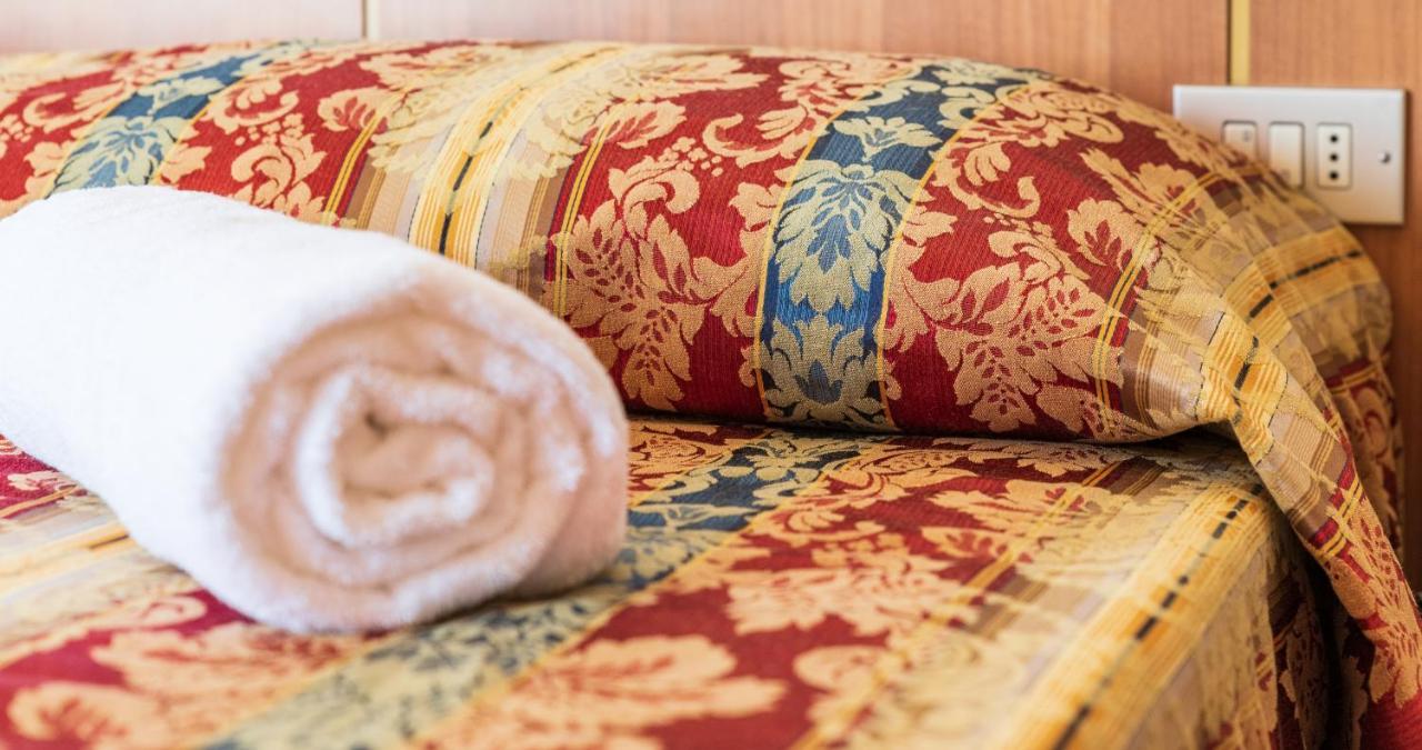 Hotel Majestic Bellaria-Igea Marina Bagian luar foto