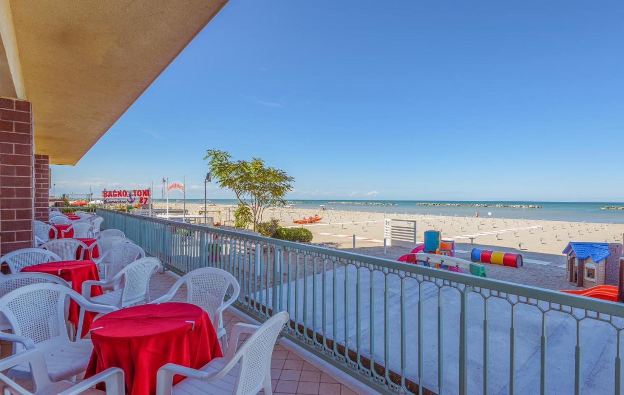 Hotel Majestic Bellaria-Igea Marina Bagian luar foto
