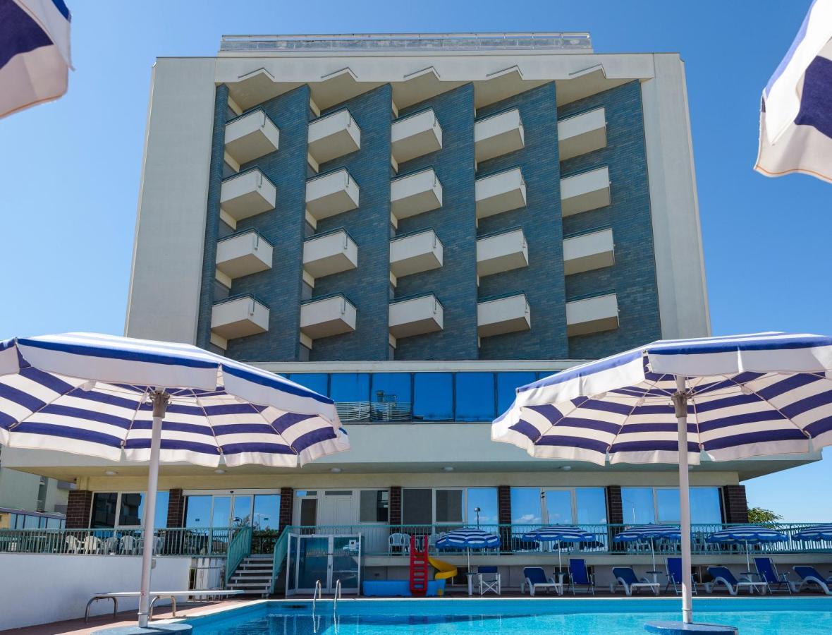 Hotel Majestic Bellaria-Igea Marina Bagian luar foto